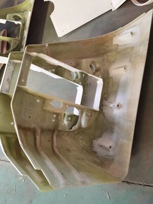 Φυσικά ή Βαμμένα Εξαρτήματα Αυτοκινήτων από FRP (Πλαστικό Ενισχυμένο με Ινοπλισμό) Ανθεκτικό στη Θερμότητα Μέτρια έως Υψηλή Κατάλληλο για Διάφορα Οχήματα